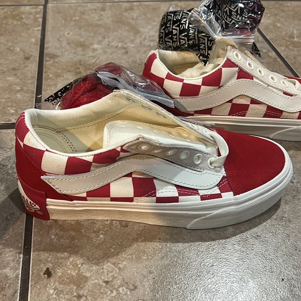 Vans - Picture 9 of 14